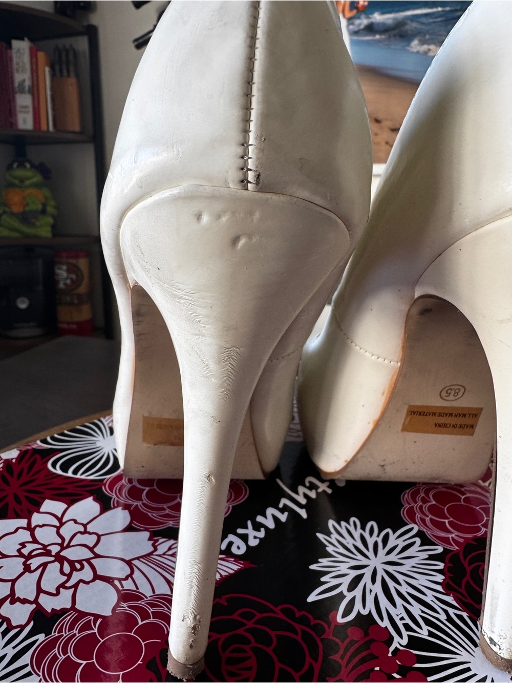 Women’s Size 8 1/2 White Round Toe Platform Pumps - Picture 3 of 8